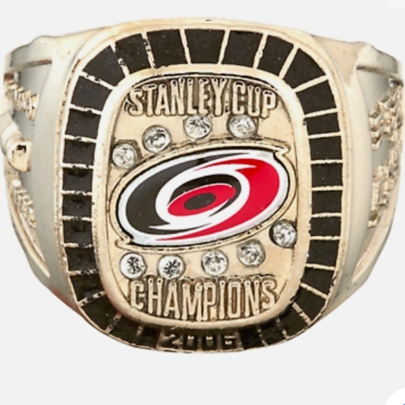 2005 CAROLINA HURRICANES REPLICA STANLEY CUP COMMEMORATIVE RINGS MOLSON CANADIAN - Picture 1 of 8
